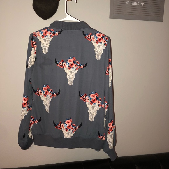 Bomber Jacket with cow skull print 🌻 - Picture 4 of 4